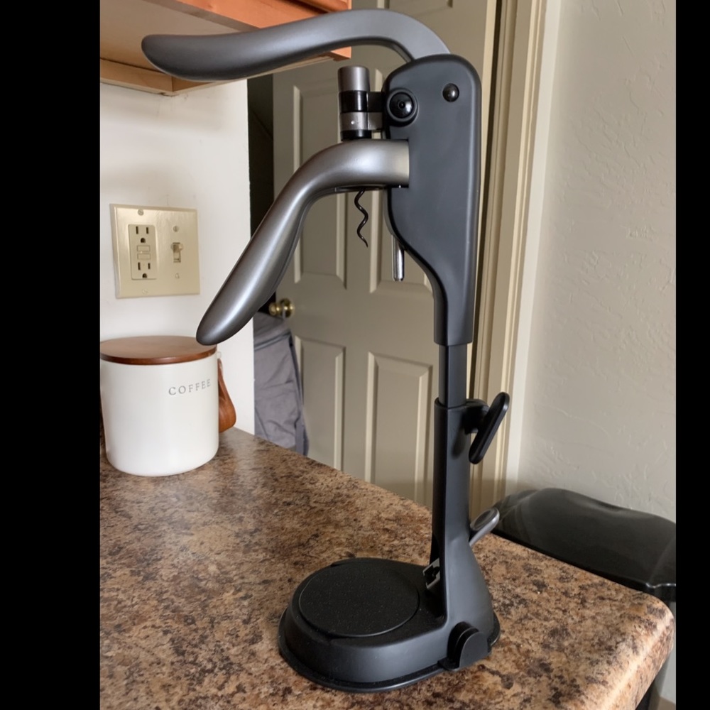 Wine bottle opener